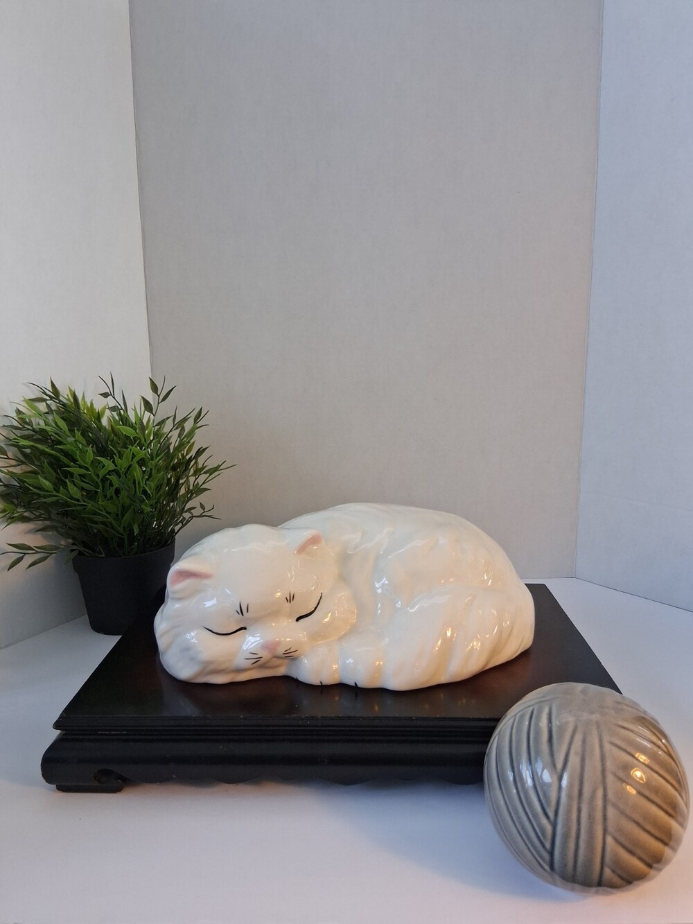 Vintage Ceramic Persian Cat Figurine - White Fluffy Kitty Statue